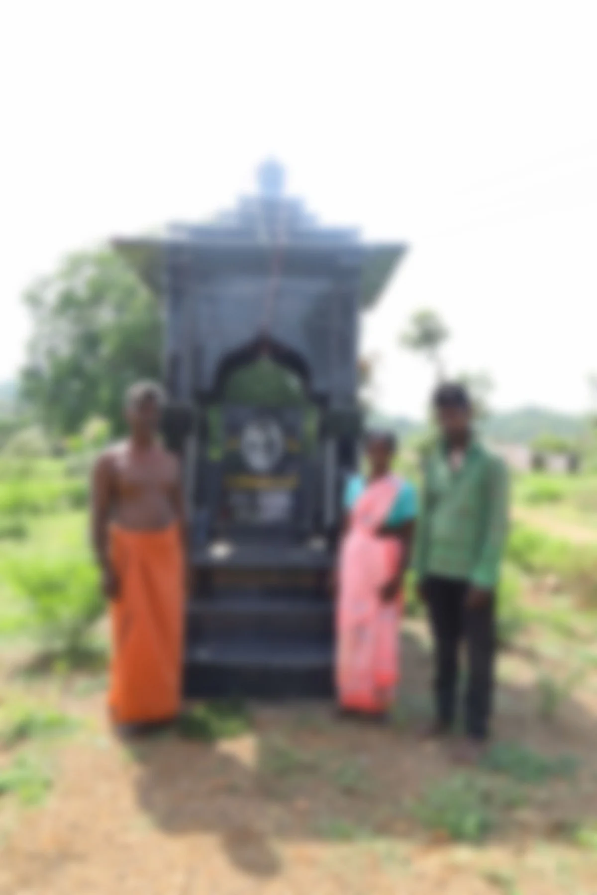 சிறுமியின் நினைவிடம்