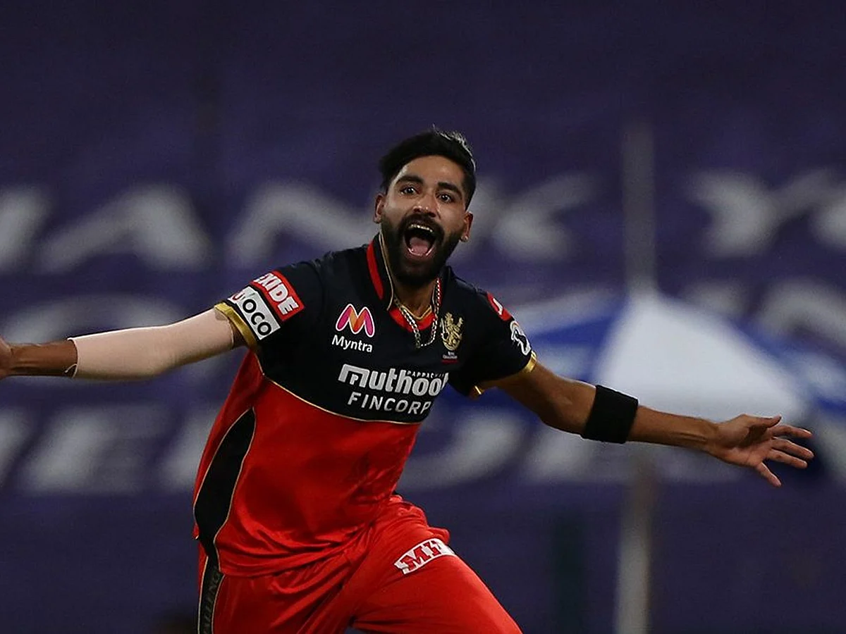 சிராஜ்தானேன்னு சிக்ஸர் அடிக்கலாம்னு பார்த்தியா... இது `ஸ்விங்க் கிங்' சிராஜ் 2.0 ப்ரோ! #Siraj