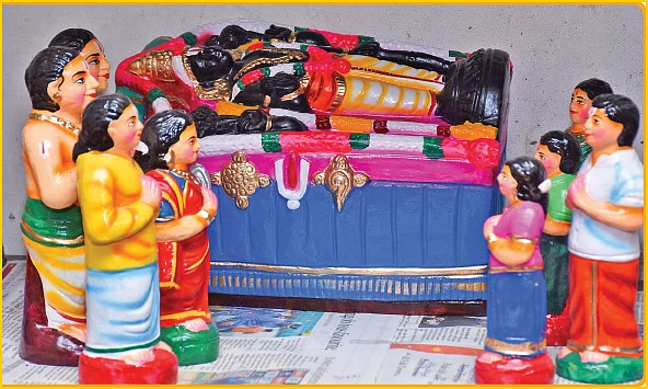 “பொம்மைகளைக்கூட சிரிச்ச மாதிரி வடிவமைக்கிறோம். ஆனா...”