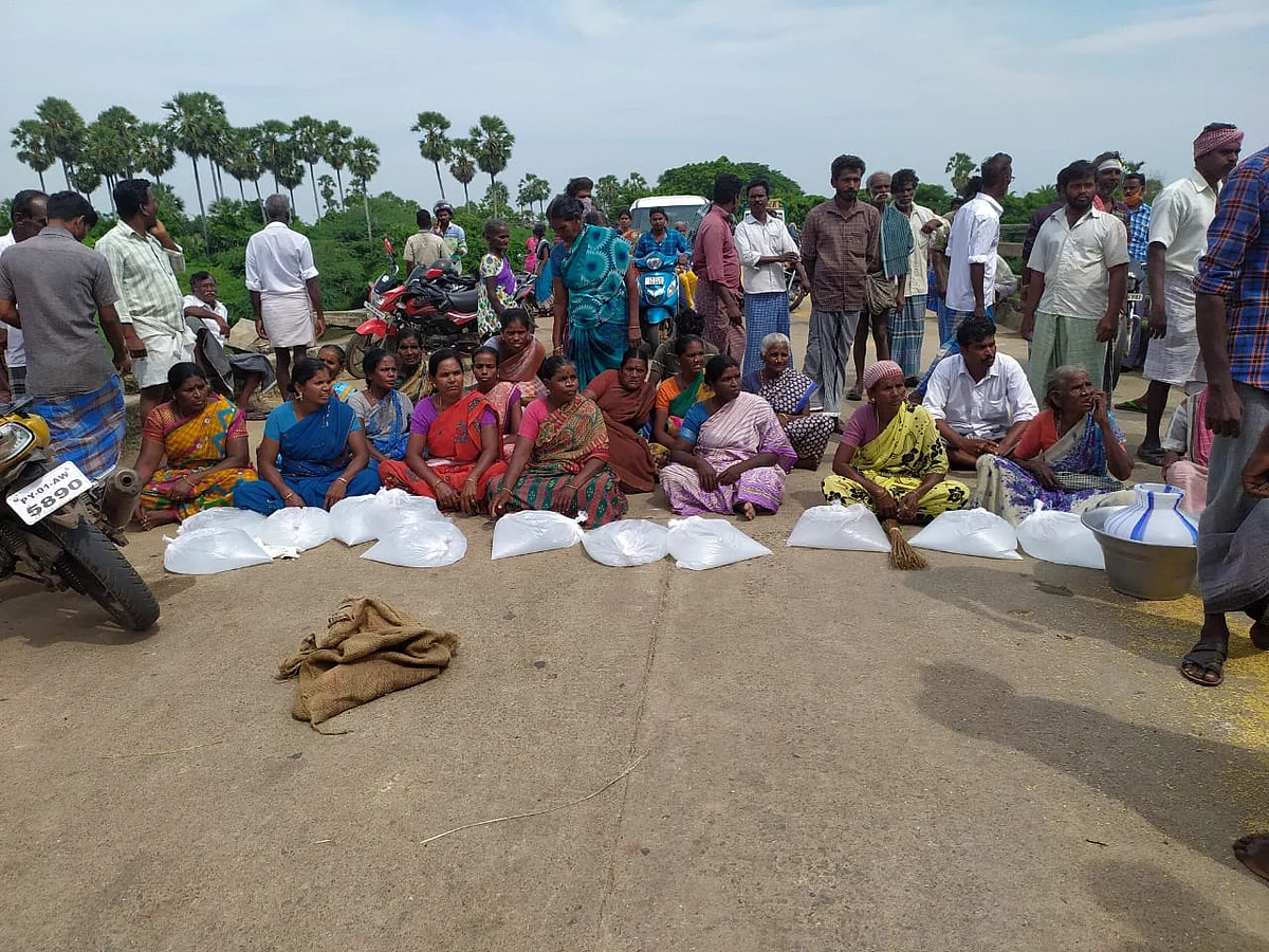 நாகை: கடத்தல் சாராயம்; கண்டுகொள்ளாத போலீஸ் - ஆக்ஷனில் இறங்கிய பொதுமக்கள்!