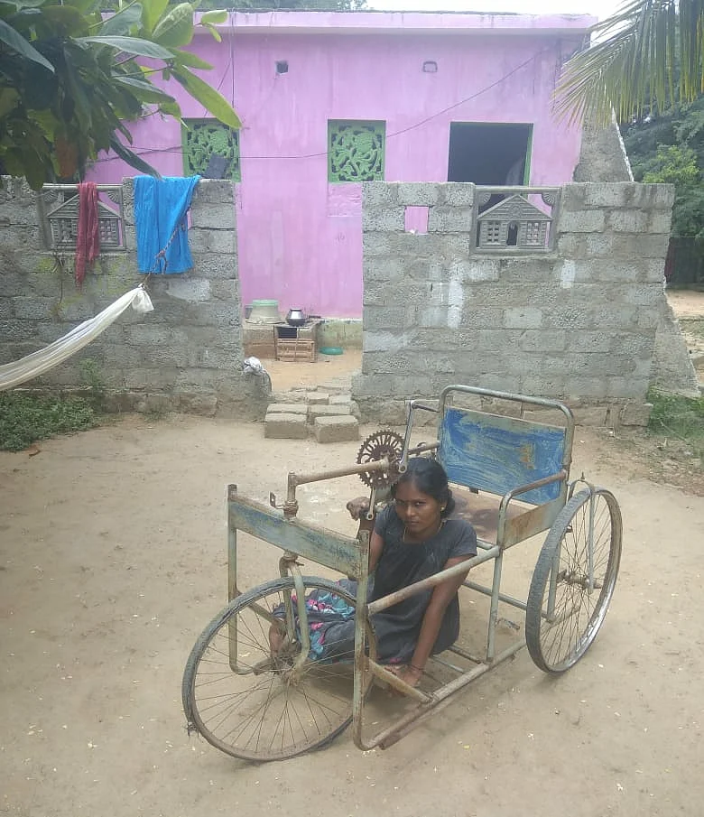 நெகிழும் மாற்றுத்திறனாளி சரிதா