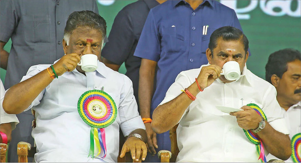 பன்னீர்செல்வம் - எடப்பாடி பழனிசாமி