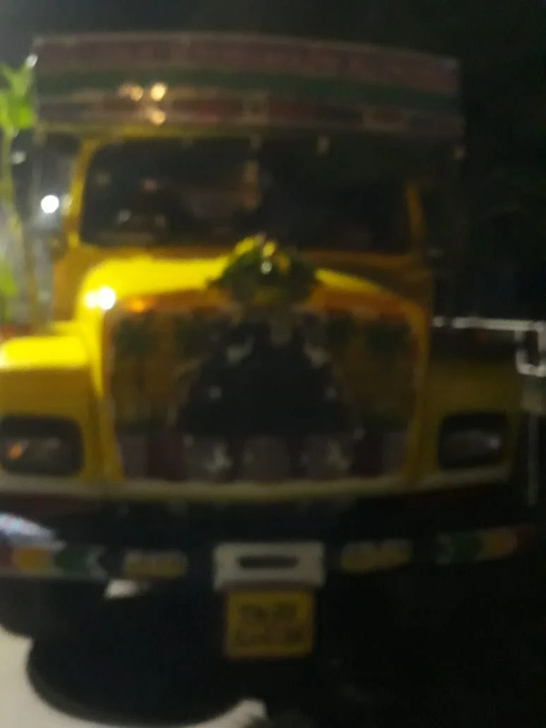 விபத்தை ஏற்படுத்திய லாரி