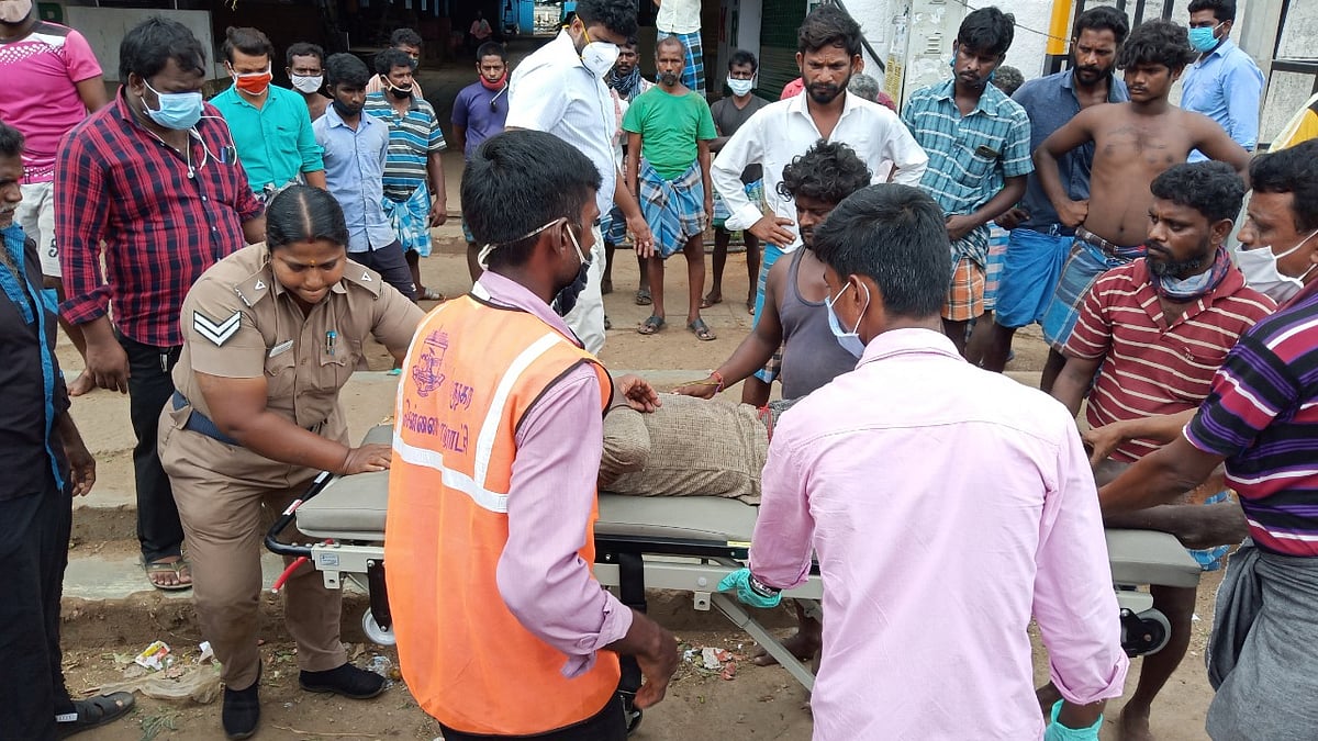 முத்து கிருஷ்ணவேணி உதவிய போது