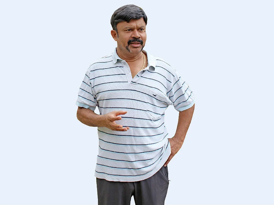 ஓ.பி.எஸ் 180 டிகிரி வளைவார்... இ.பி.எஸ் 150 டிகிரி வளைவார்!