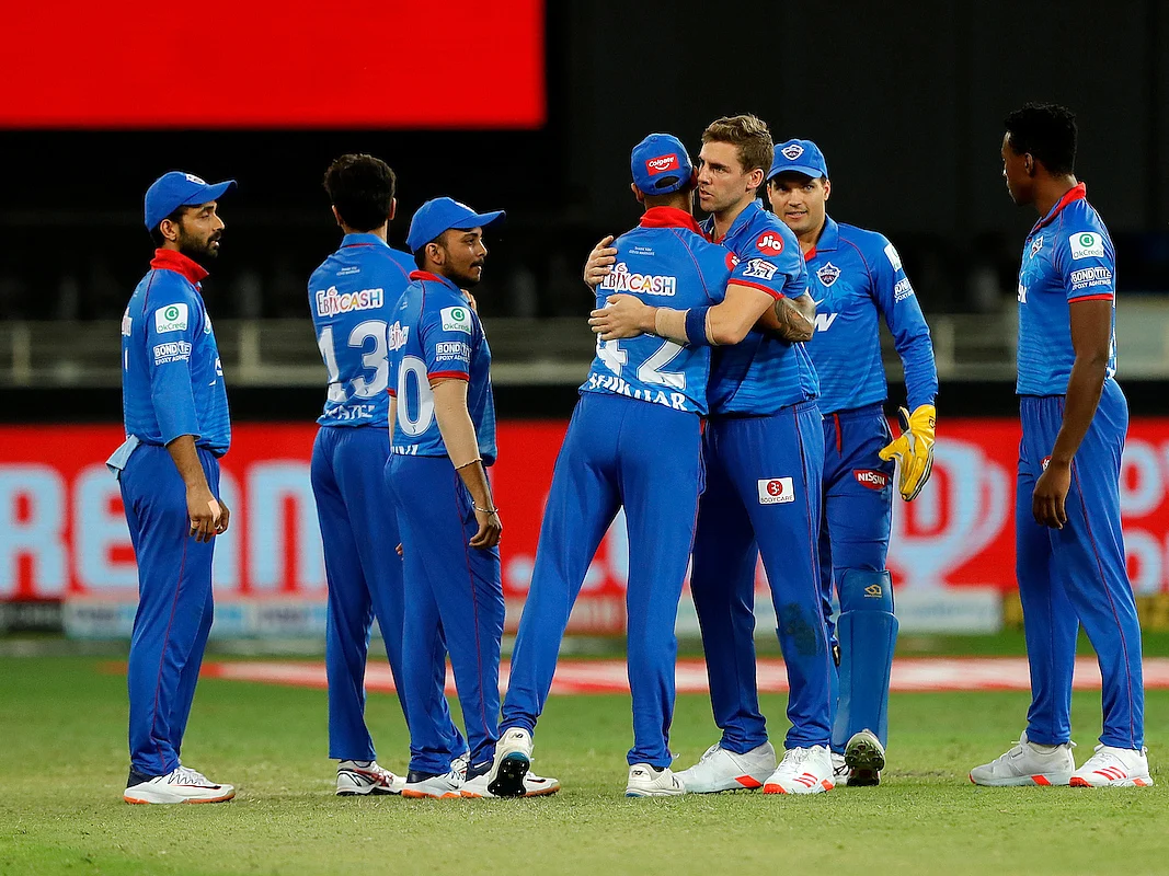 IPL 2020: டெத் பௌலிங்கில் மிரட்டிய டெல்லி... நார்க்கியா வேகத்தில் பம்மிப் பதுங்கிய ராஜஸ்தான்! #DCvRR