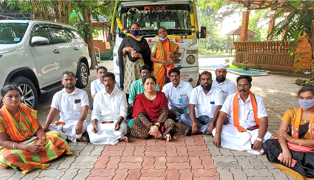 அரசமைப்புச் சட்டம் புதைத்த மனு நூலுக்கு மறுவாழ்வா?