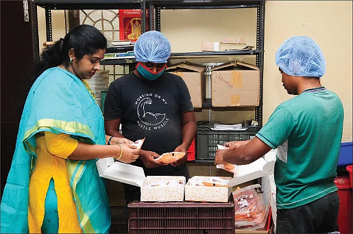 ஆரோக்கியத்தில் அக்கறை... 50,000 ரூபாய் வருமானம்! - ஸ்நாக்ஸ் பிசினஸில் மாஸ் காட்டும் ஷாம்லா