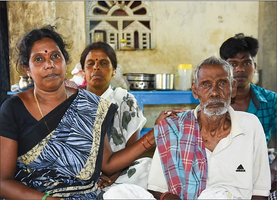 செல்லம்மாள் தந்தையுடன்...