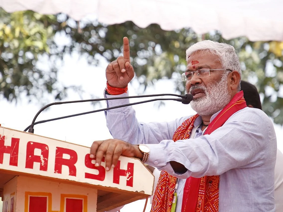 உ.பி பா.ஜ.க தலைவர் ஸ்வதந்திர தேவ் சிங்