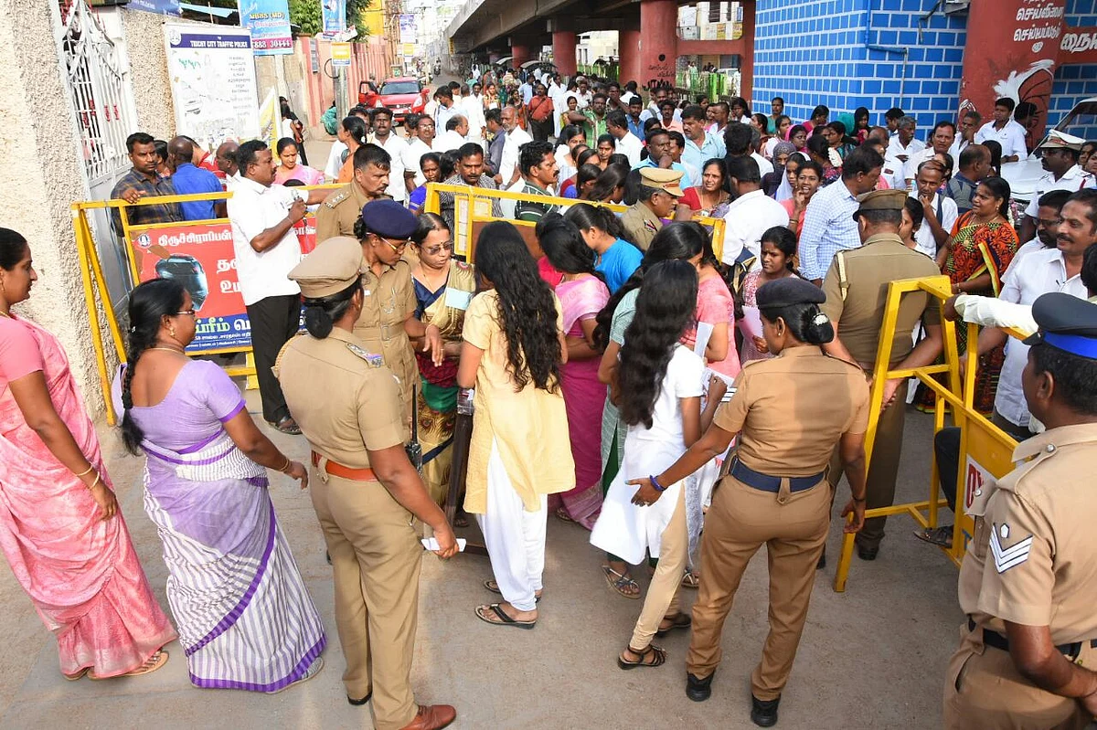 நீட் தேர்வு மையம்