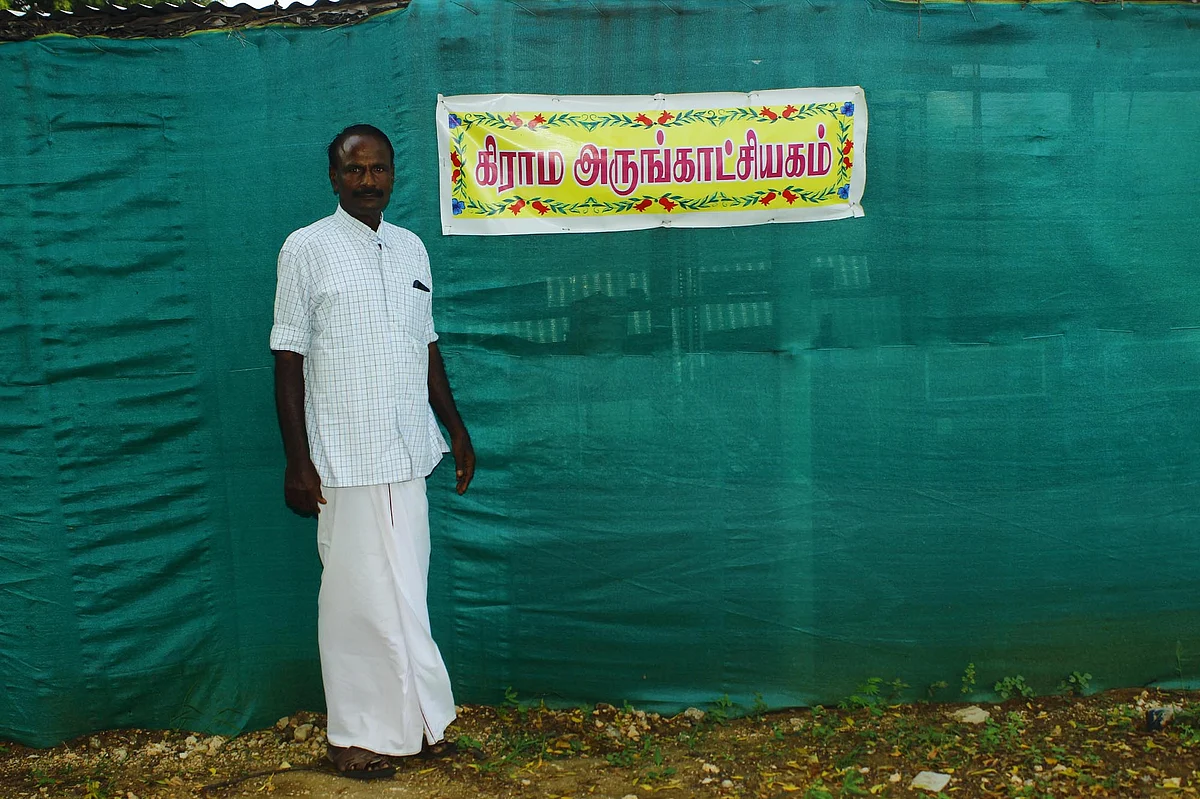 கிராம அருங்காட்சியகம் முன்பு வி.பி.செல்லமுத்து