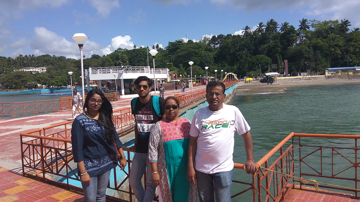 Shafi Munna and S.Chandini Bi and their kids