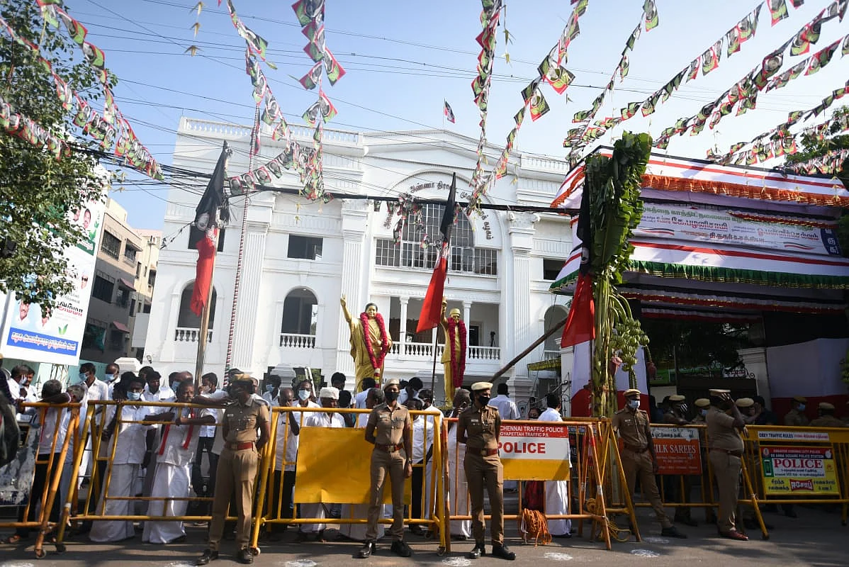 அ.தி.மு.க அலுவலகம்