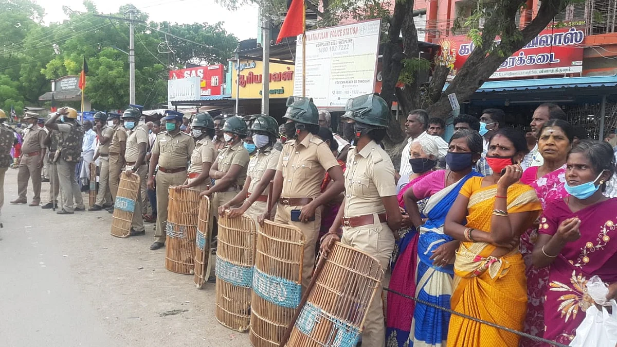 பாதுகாப்பில் போலீஸார்