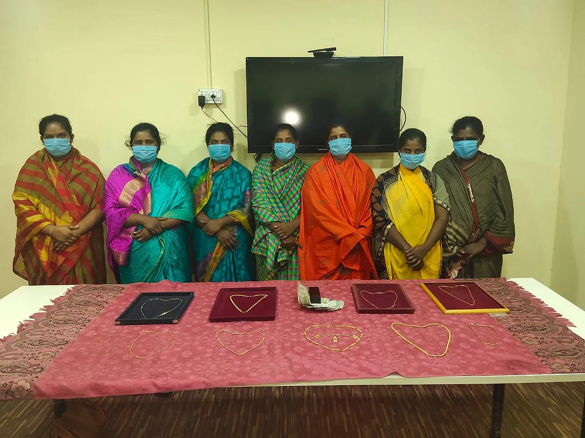 சென்னை: `டார்கெட் மூதாட்டிகள்; ஆட்டோவில் கைவரிசை!' - பெண் கொள்ளையர்கள் சிக்கிய பின்னணி