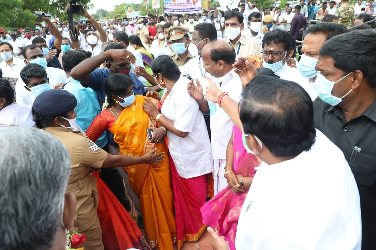 முதல்வருக்கு மருத்துவர் குழுவினர் வரவேற்பு