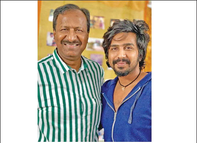 தந்தை ரமேஷ் குடவாலாவுடன் விஷ்ணு விஷால்