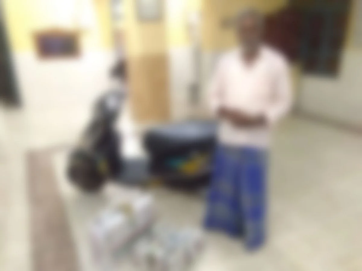 காரைக்கால்: கஞ்சா வியாபாரியைப் பிடித்த காவலருக்குப் பணியிடமாற்றமா?! - ஆளுநருக்குப் பறந்த புகார்
