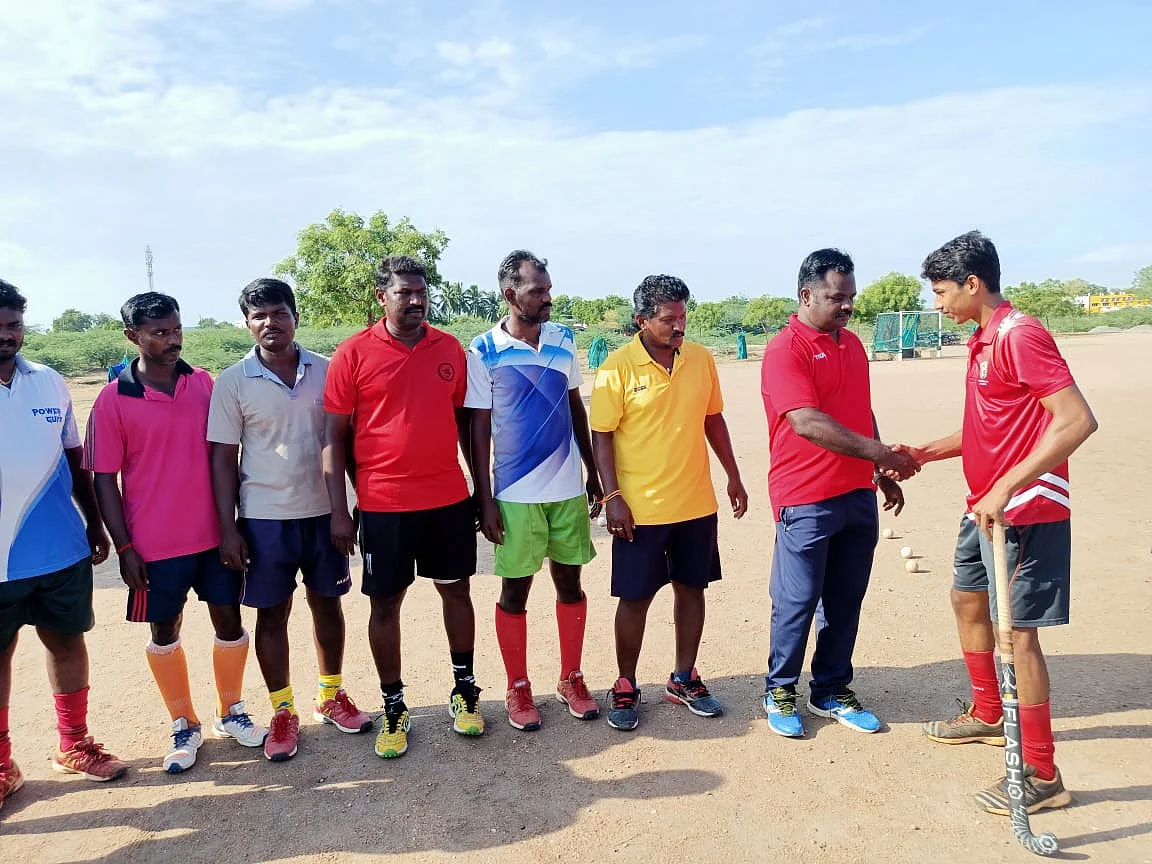 சக ஹாக்கி வீரர்கள்