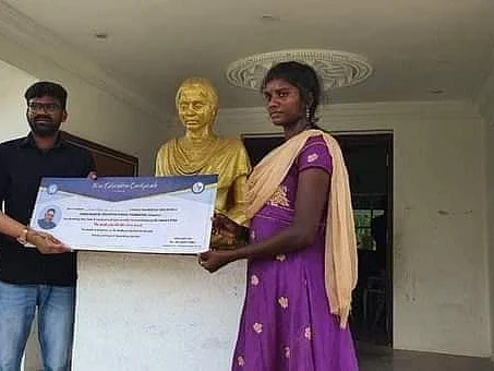 ``அனிதா அக்கா இறந்தப்போ போட்ட சபதம் இது!" - பிலிப்பைன்ஸில் மருத்துவம் படிக்கச் செல்லும் சௌந்தர்யா