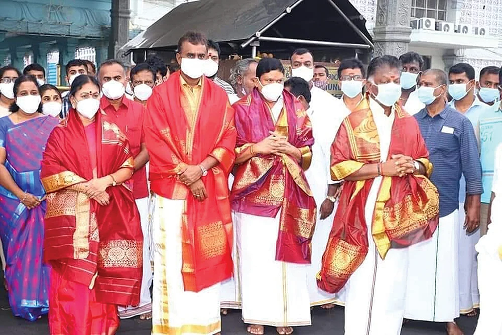திருப்பதியில் அமைச்சர்களுடன் ஓ.பி.எஸ்