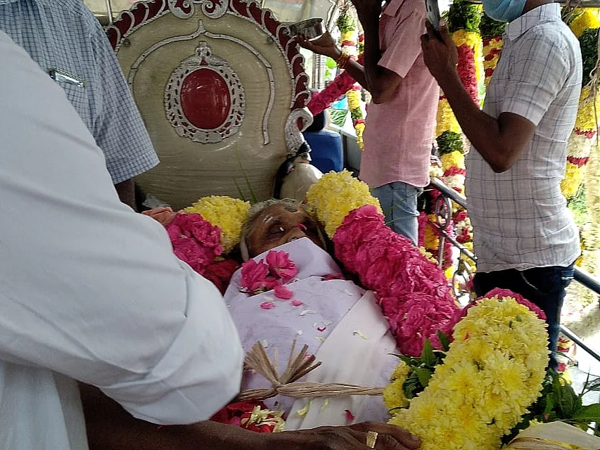 பெண்களை இறுதிச்சடங்கு செய்ய சமூகம் அனுமதிக்காதது ஏன்? - பின்னணி இதுதான்!