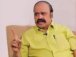 `ஆ.ராசாவுக்கு ஒரு நீதி; எடப்பாடிக்கு ஒரு நீதியா?!' - சசிகலா விவகாரத்தில் சீறும் புகழேந்தி