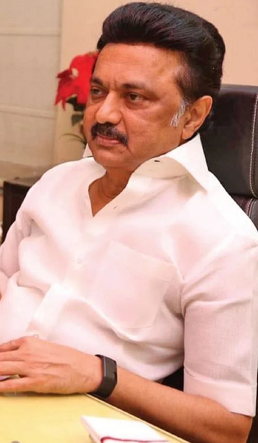 சூடாகும் ஆடுகளம்! - ரெய்டு... யாத்திரை... கலகம்... எஸ்கேப்...