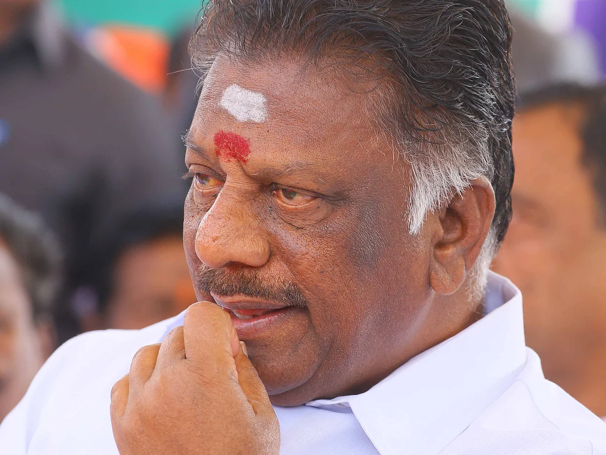 ``ரகசியங்களை உடைக்கட்டுமா?”
- ஆவேச ஓ.பி.எஸ்; மிரளும் எடப்பாடி!
