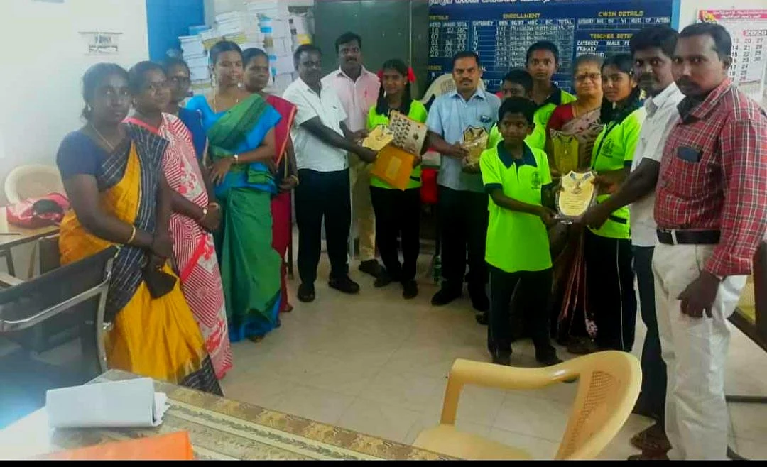 அரசுப் பள்ளி மாணவர்கள்