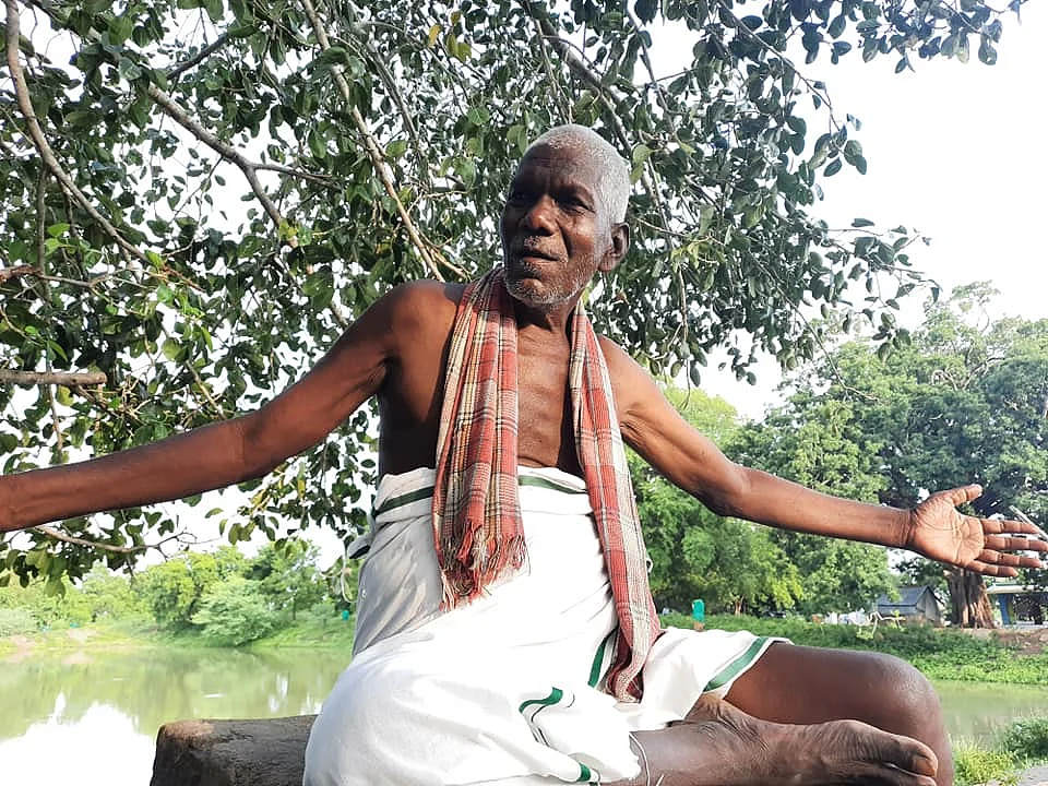 `மரமும், மரம் நிமித்தமும்!' - முதுமையிலும் மரங்களுக்காவே வாழும் கருப்பையாவின் கதை