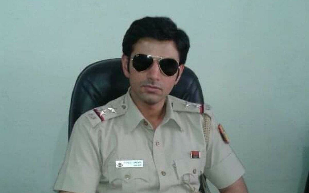 டெல்லி: `நம்பர் பிளேட் இல்லாத கார்; பெண்களிடம் அத்துமீறல்!’ போக்சோவில் கைதான போலீஸ் எஸ்.ஐ