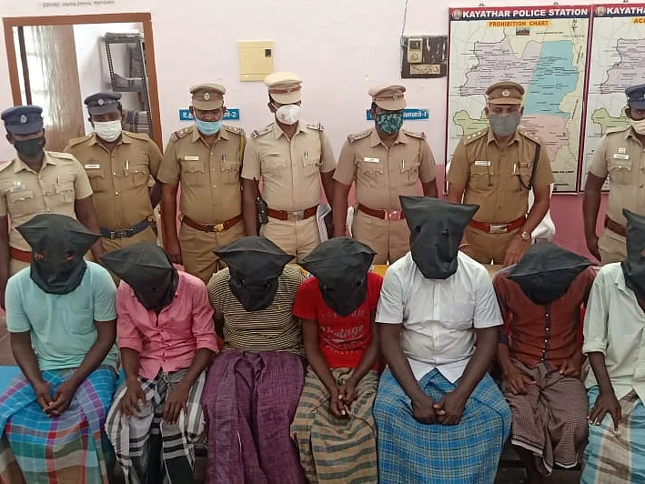 தூத்துக்குடி: மந்தைக்குள் துள்ளிச்சென்ற ஆட்டுக்குட்டி! - மேய்த்தவரை காலில் விழவைத்த கொடூரம்