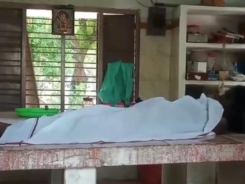 கரூர்: மூன்று குழந்தைகளுக்கும் விஷம்... தற்கொலை முயற்சி! - பெண்ணுக்கு நேர்ந்த துயரம்