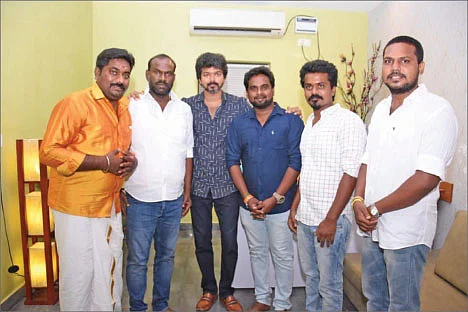 மிஸ்டர் கழுகு: எடப்பாடி மெகா ‘ட்ரீட்’! - திக்குமுக்காடிய எம்.எல்.ஏ-க்கள்...