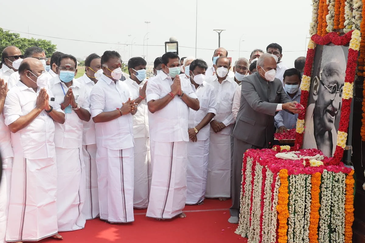 தமிழக அரசு சார்பில் மரியாதை
