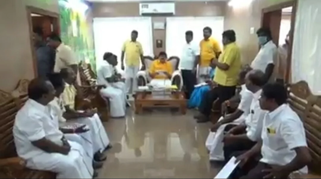 ராஜேந்திர பாலாஜி நடத்திய ஆலோசனைக் கூட்டம்