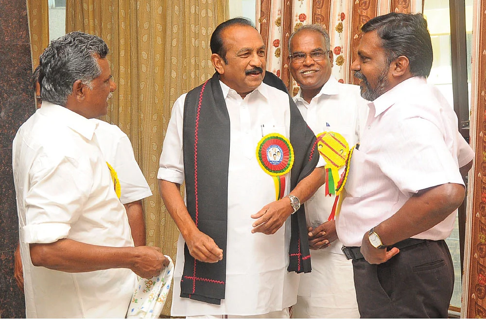 எக்ஸ்ட்ரா லக்கேஜ்! - கழற்றிவிடப்படும் கட்சிகள்... தி.மு.க புதுக்கணக்கு