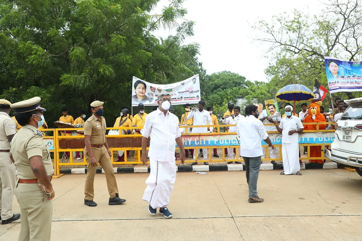 அமைச்சர் வெல்லமண்டி நடராஜன்