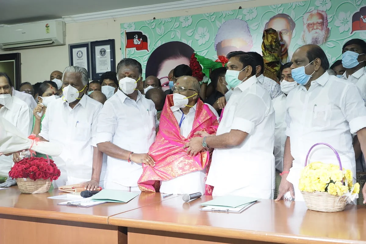 மதுசூதனனுடன் ஓ.பி.எஸ்., இ.பி.எஸ்