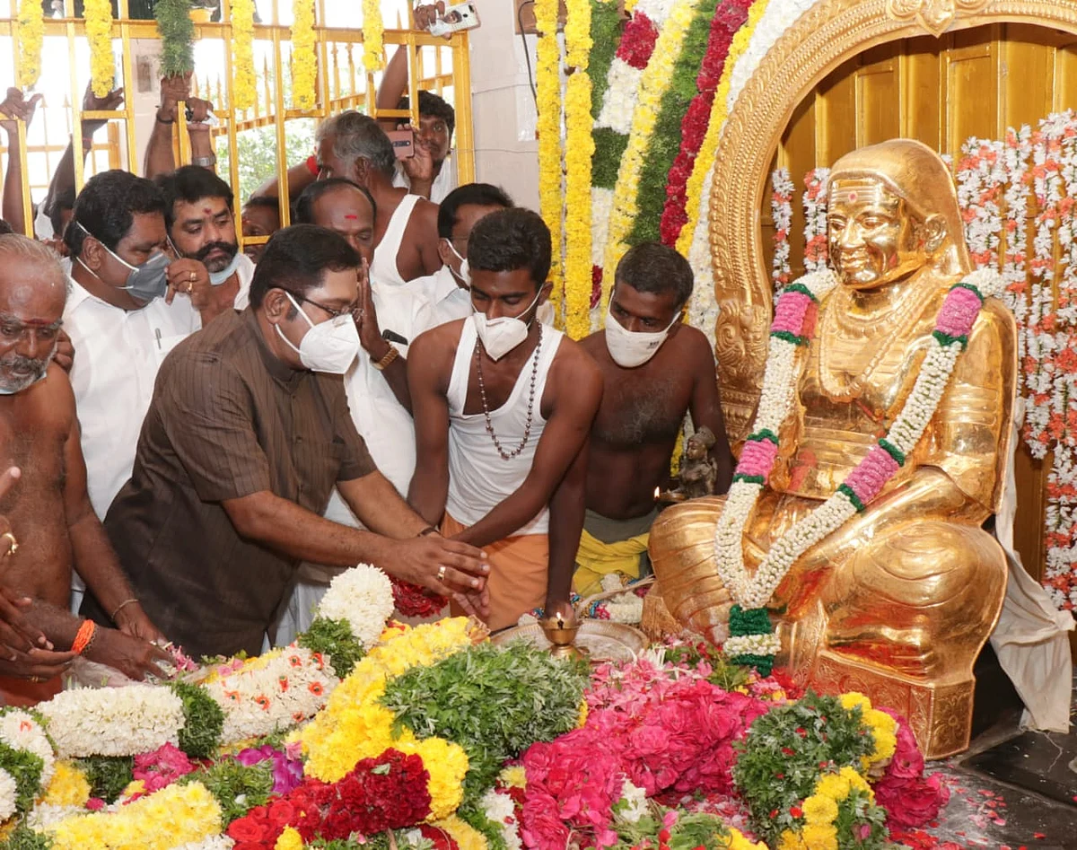 தேவர் நினைவிடத்தில் டி.டி.வி.தினகரன்