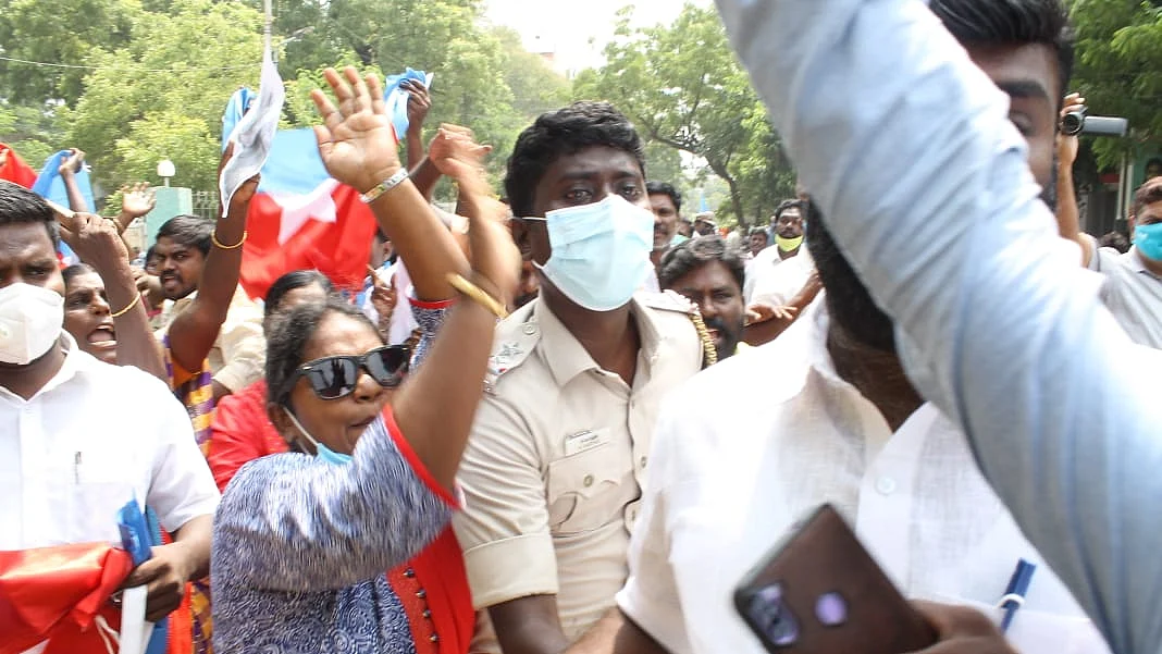 விடுதலைச் சிறுத்தைகள் கட்சியினர்