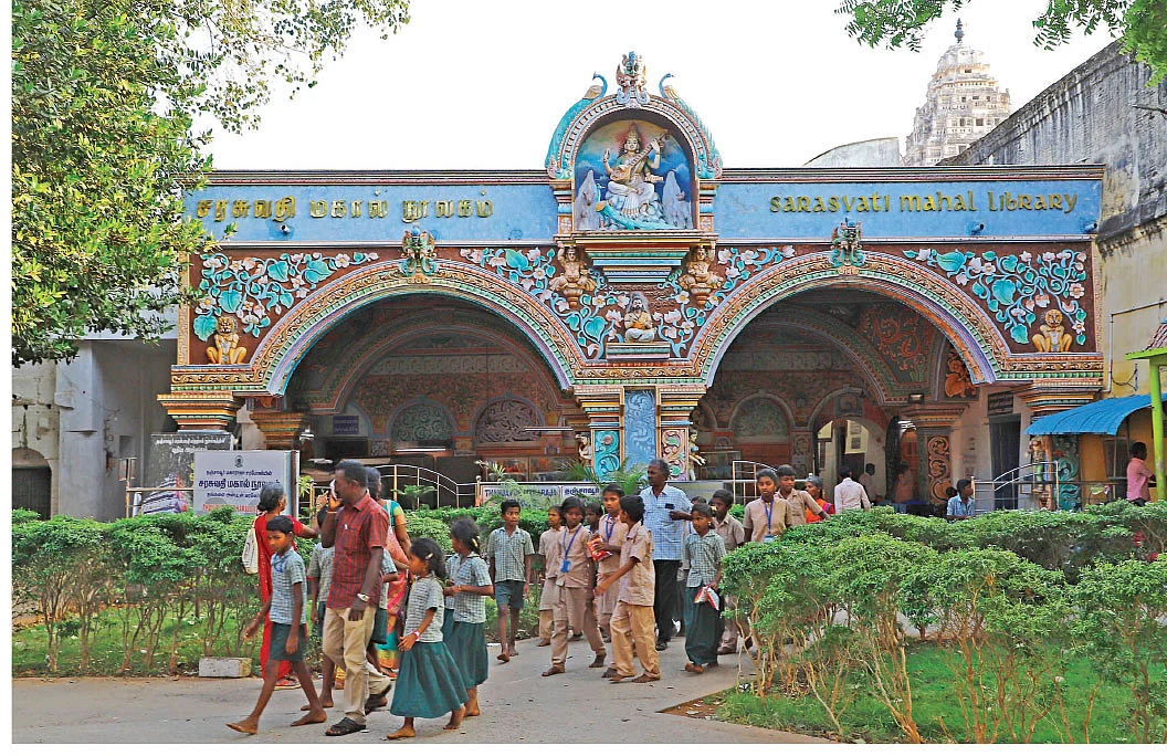 சரஸ்வதி மகால் நூலகக் கொள்ளை... சாட்டையைக் கையிலெடுத்த கலெக்டர்!