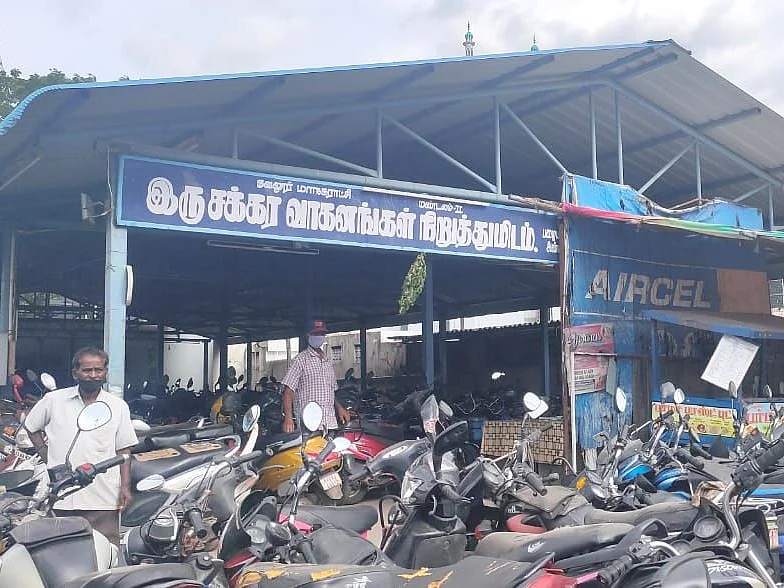 பார்க்கிங் சென்டரில் கட்டணக் கொள்ளை?! - வேலூர் மாநகராட்சி சர்ச்சை