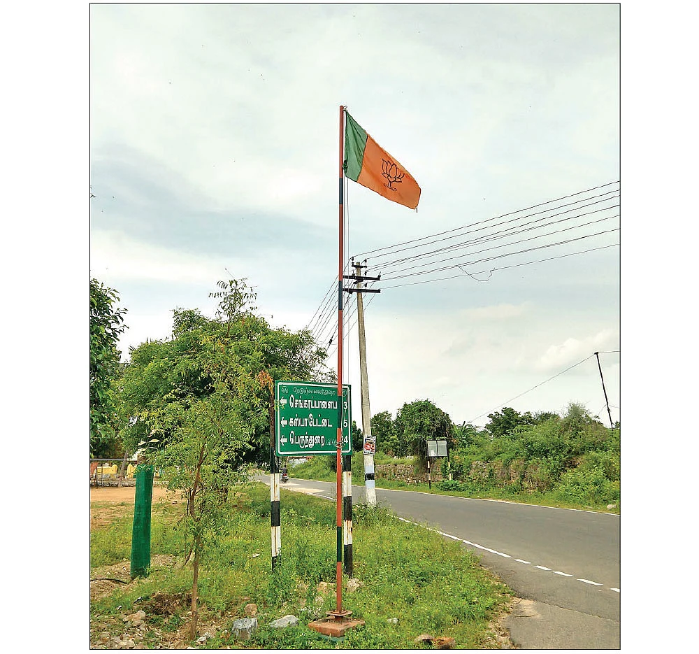 கட்டாயக் கூட்டணி... கதறும் எடப்பாடி! - இலையை நசுக்கும் தாமரை