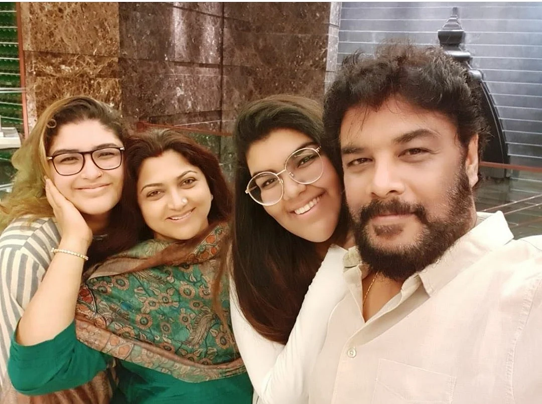 குடும்பத்தினருடன் குஷ்பு