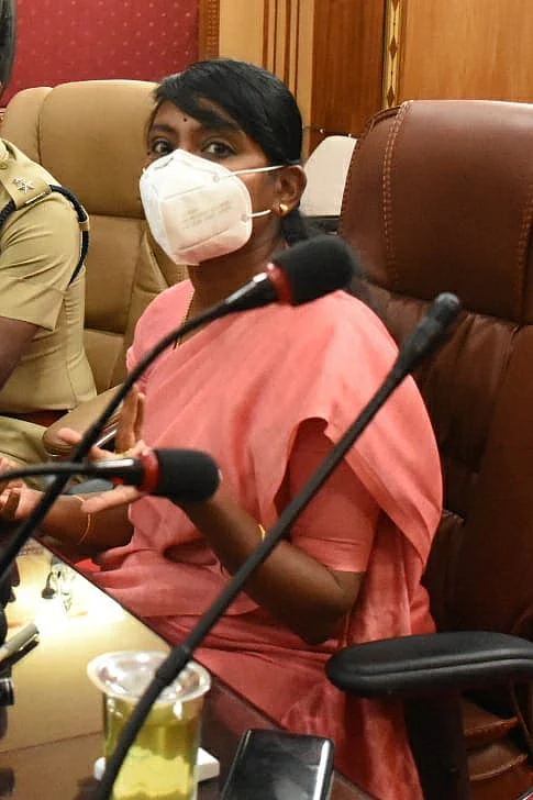நீலகிரி மாவட்ட ஆட்சியர் இன்னசென்ட் திவ்யா