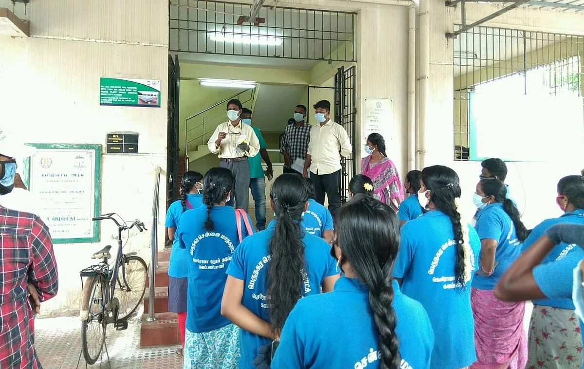 களப்பணியாளர்கள்