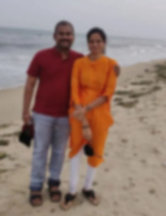 உளவுத்துறை அதிகாரியுடன் அவரின் மனைவி நிகிதா
